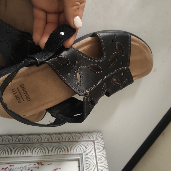 Earth Origins Tawny Trish Black Sandals - Picture 7 of 9